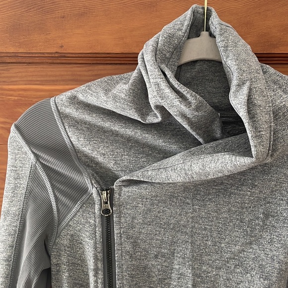 Lululemon Bhakti jacket size 4 - Picture 3 of 7